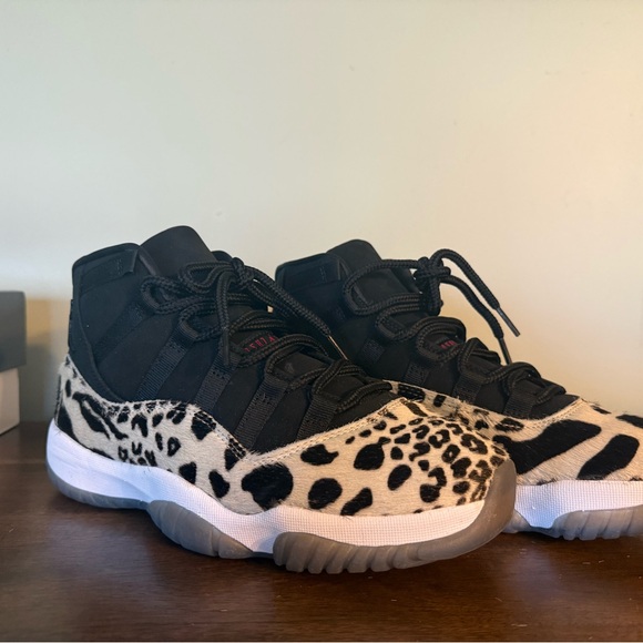 Jordan 11 Retro - Picture 2 of 5